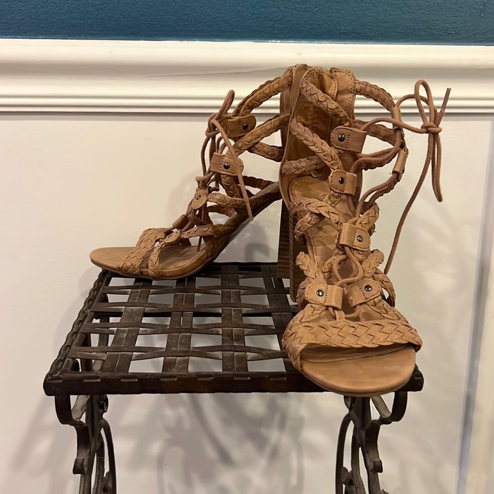 Strappy beige sandals!